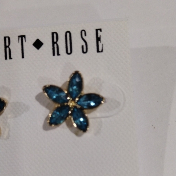 Robert Rose Gold tone Blue Flower Design Stud Earrings - Women's Fashion Jewelry - Picture 5 of 8